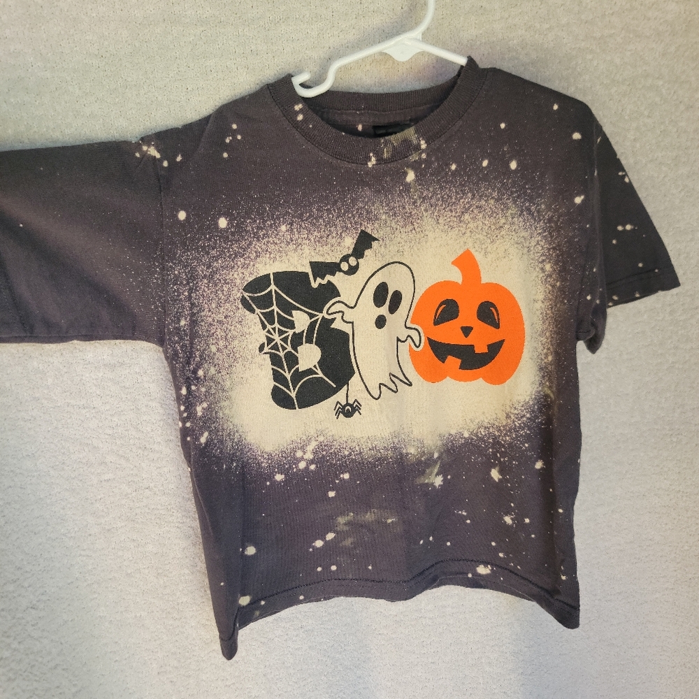 Halloween Graphic Tee with Ghost and Pumpkin